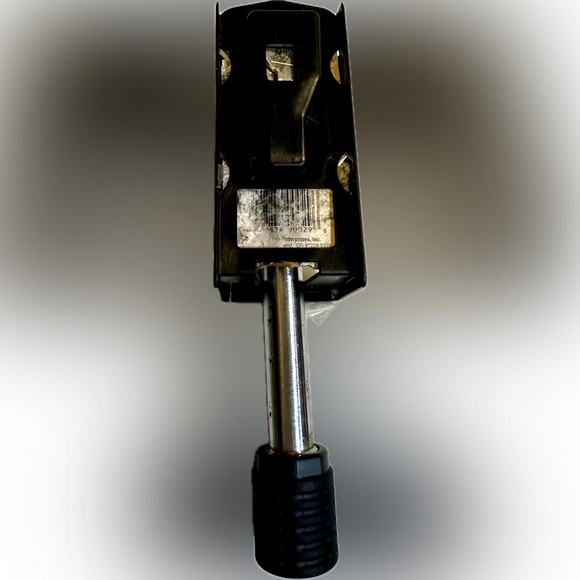 VTG DEADBOLT HITCH LOCK RH3 FOR ALL 2” x 2” CLASS 3 and 4 Receiver Style Hitches - Picture 3 of 9